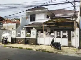 Jual rumah kokoh di Ciumbuleuit raya bandung cocok untuk segala usaha