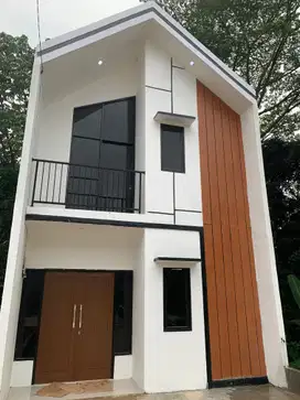 Dijual Rumah 2 lantai Sertipikat SHM fasum Kolam Renang