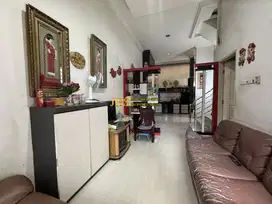 Dijual Villa 2,5 Tingkat di Komplek Cemara Asri Jalan Semangka - Medan
