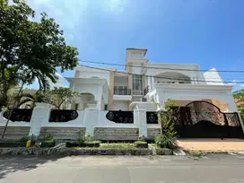 Rumah Classic Mewah di Tengah Pusat Kota Surabaya