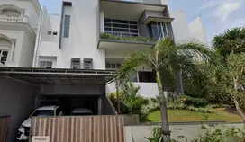 Dijual Rumah Mewah Bergaya Modern & Semi Furnished di Penjaringan