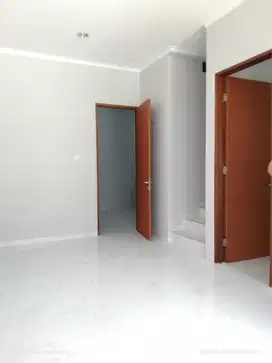 Disewakan rumah 2 lantai di komplek Cherry Field