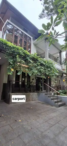 For rent comfortable house at Kebayoran baru