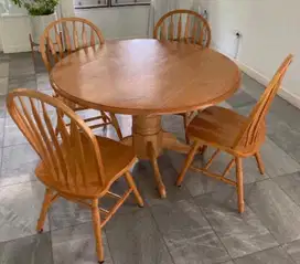 Meja makan lipat kayu