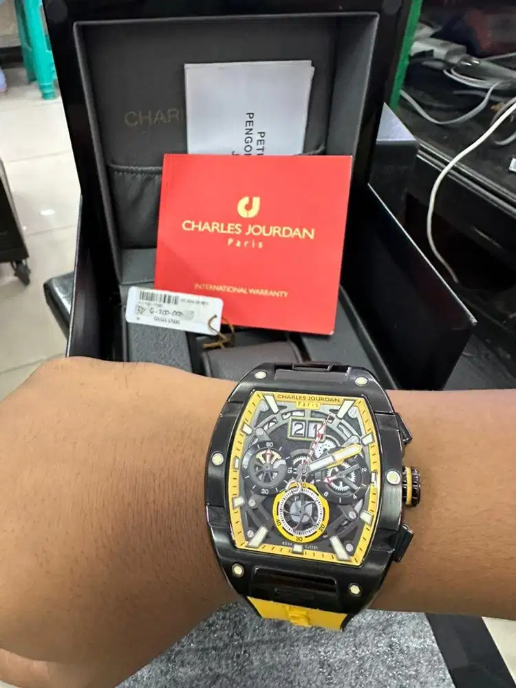 Jam tangan CARLES JOURDAN fullset.