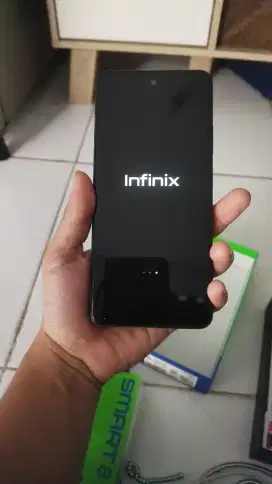 Dijual Infinix smart 8 8/128 GB fullset No Minus lengkap semua.