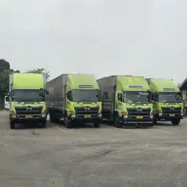 Tronton wingbox sewa harian bulanan tahunan lepas kunci