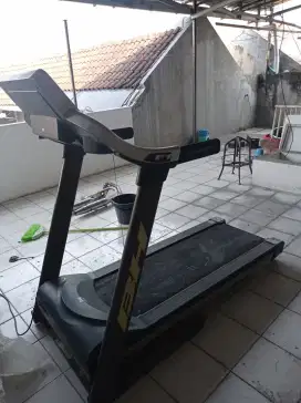 Di jual treadmill merk BH fitnes F1 !!