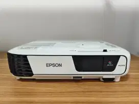 PROJEKTOR EPSON X36 BUAT MEETING NOBAR PRESESNTASI SEMINAR SEKOLAH DLL