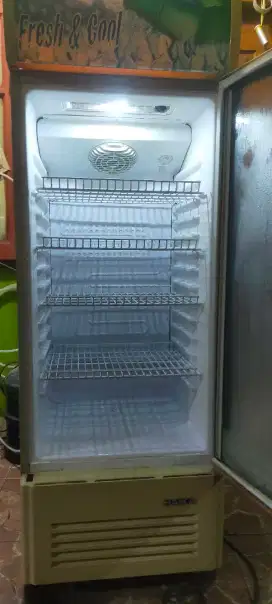 Showcase kulkas Minuman