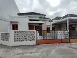 RUMAH CANTIK LIMASAN DEKAT STADION SULTAN AGUNG JLN IMOGIRI TIMUR