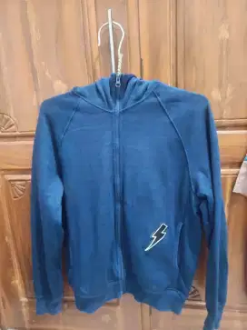 Hoodie heattech UNIQLO berTAG hitam
