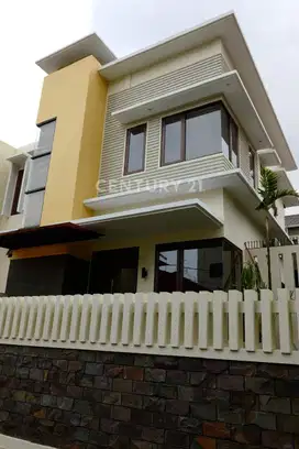 Rumah 2 Lantai Bangunan Dan Design Baru DI Rawamangun