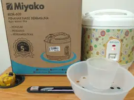 Rice Cooker / Penananak Nasi serbaguna Miyako