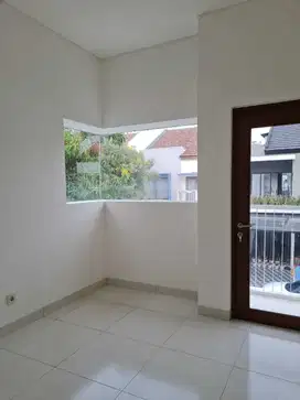 Dijual Rumah Siap Huni di Cluster Zebrina Jakarta Garden City