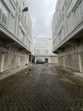 TownHouse cantik Murah Gandeng Di Bayangkara Pancing Row lebar kosong