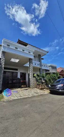 RUMAH MINIMALIS 3 LANTAI PERLU RENOVASI DALAM KOMPLEK DEKAT TALITA