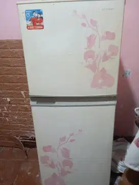 Kulkas Polytron 2 pintu mulus normal