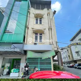 DIJUAL RUKO JALAN BRIGJEND KATAMSO KOMPLEK ISTANA PRIMA 1 (Indra)