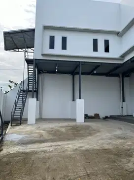 Dijual Gudang siap pakai di kav DPR Cipondoh kota Tangerang