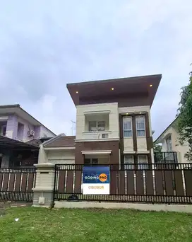 Dijual rumah kota Wisata cibubur. Boulevard, strategis dekat mall