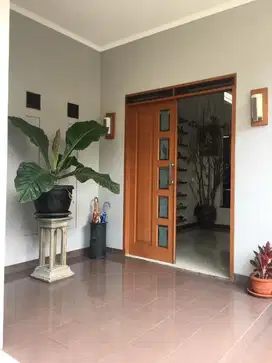 Dijual Rumah Luas di Setraduta – Lingkungan Elite & Nyaman