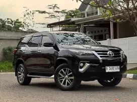 LOW KM | Fortuner VRZ AT 2019 Hitam