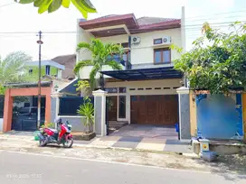 Rumah minimalis 2 lantai dekat jalan utama Adi Soemarmo Banyuanyar