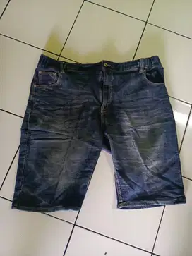 Celana Jeans Pendek BigSize Bahan Stretch Nyaman Dipakai