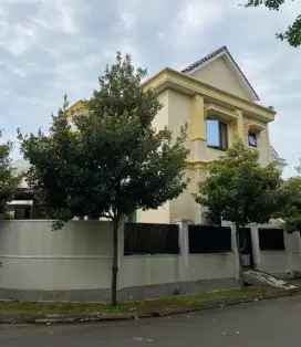 RUMAH MEWAH DI ROYAL RESIDENCE PULOGEBANG