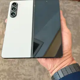 Samsung Galaxy Z Fold 5