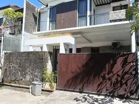 DIJUAL RUMAH LANTAI 2 LOKASI JALAN TUKAD BADUNG RENON