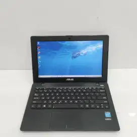 Asus  X200MA Intel Celeron 2840
Ram 2GB  HDD 500GB