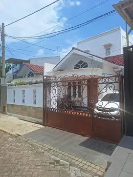Jual rumah di Taman Surya -dekat taman palem lestari/cengkareng/citra