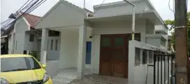 Rumah siap pakai, luas dengan 4KT dan 1 KM, dipinggir jln utama Perum