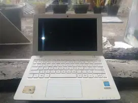 LCD Laptop Asus X200M
