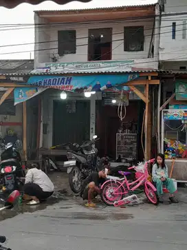 JUAL CEPAT RUMAH STRATEGIS 500 JUTA PINGGIR JALAN 2 LANTAI DI JAKARTA