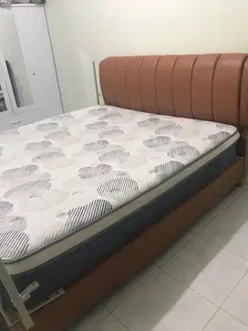 DIJUAL DIPAN TANPA KASUR NYA 180 x 200