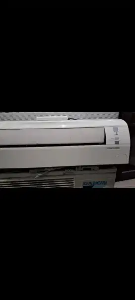 AC Daikin 1/2 PK masih dingin bagus