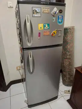 Kulkas LG dua pintu second