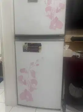 Kulkas Sharp 2 Pintu jual cepat mau pindah