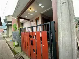 Rumah pusat kota Cimahi Padasuka dekat alun2 velodrome RS Yudistira