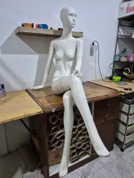Manekin Patung Wanita Duduk - Premium