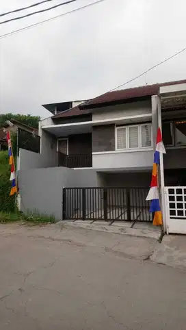 Rumah 2 lantai cluster cihanjuang dekat Pemkot Cimahi