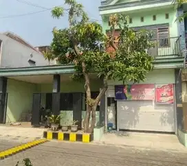 Rumah ada toko nya cocok untuk usaha lokasi padat penduduk