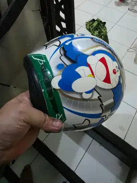 Helm anak anak Doraemon