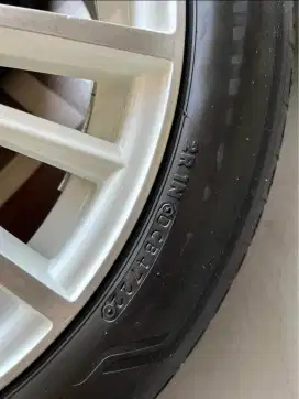 Velg R18 putih PCD 5 x 114 lebar 8 ET 42 plus ban 225/50 trawat mulus
