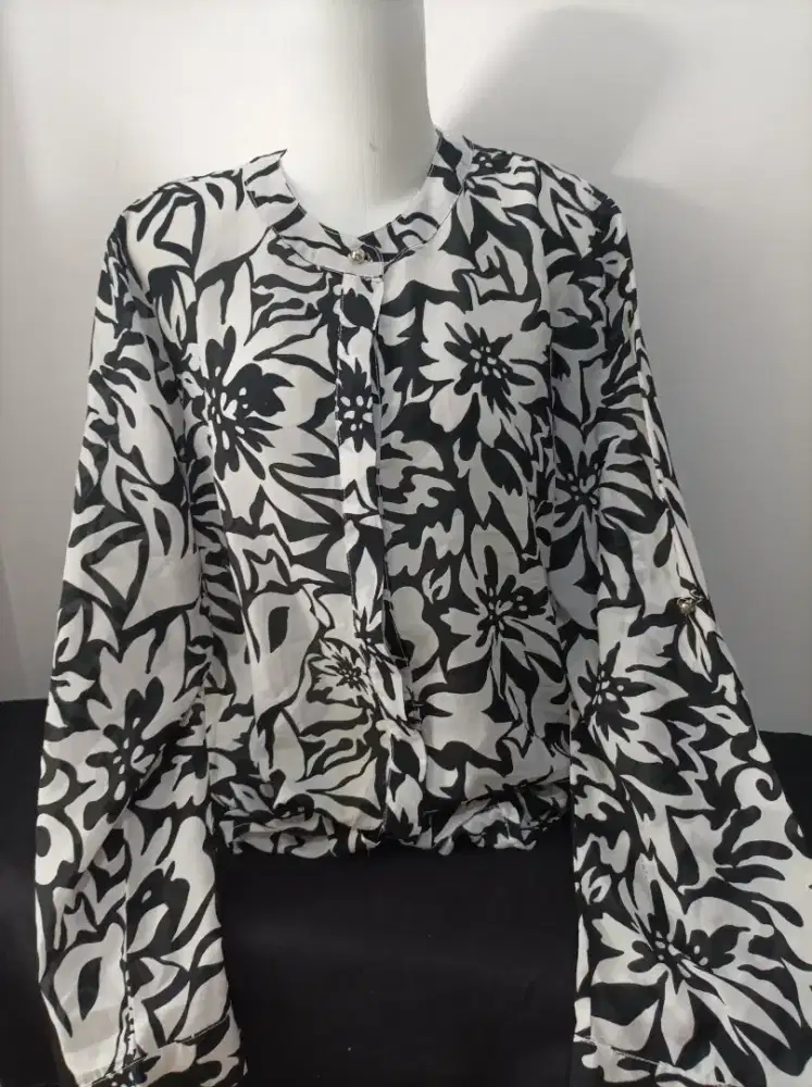 Kemeja wanita motif bunga