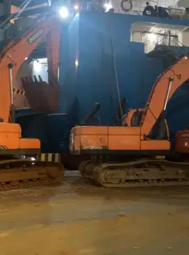 Excavator alat berat