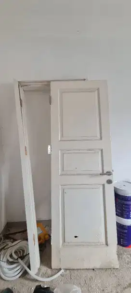 Pintu kayu bekas